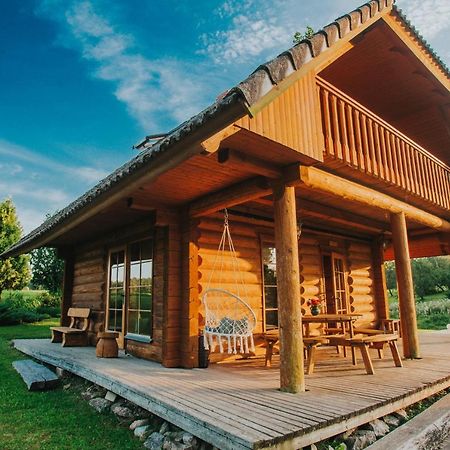 Brivdienu Maja Ar Pirti "Strautkalni" Ieriki ภายนอก รูปภาพ