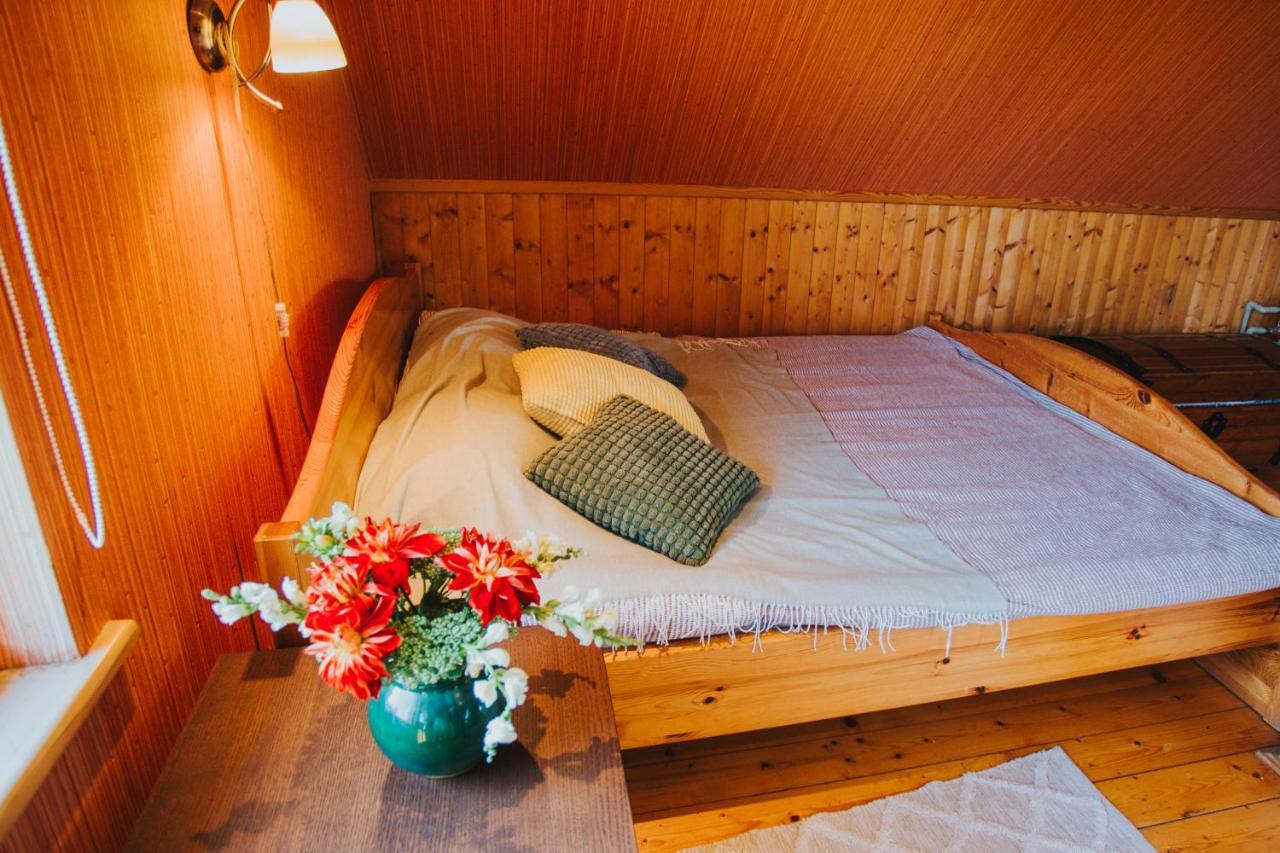 Brivdienu Maja Ar Pirti "Strautkalni" Ieriki ภายนอก รูปภาพ