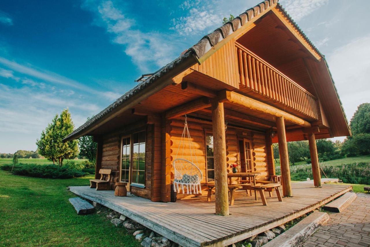 Brivdienu Maja Ar Pirti "Strautkalni" Ieriki ภายนอก รูปภาพ