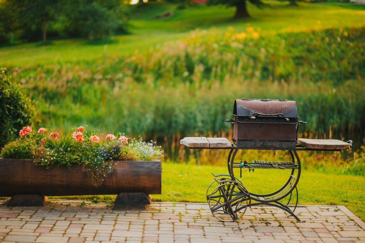 Brivdienu Maja Ar Pirti "Strautkalni" Ieriki ภายนอก รูปภาพ